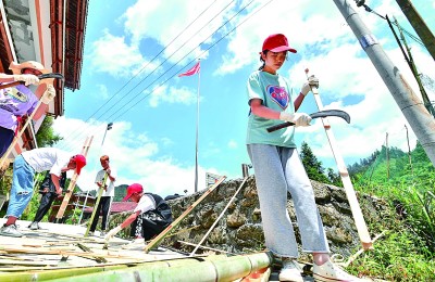 櫛風(fēng)沐雨，創(chuàng)造彪炳史冊的人間奇跡