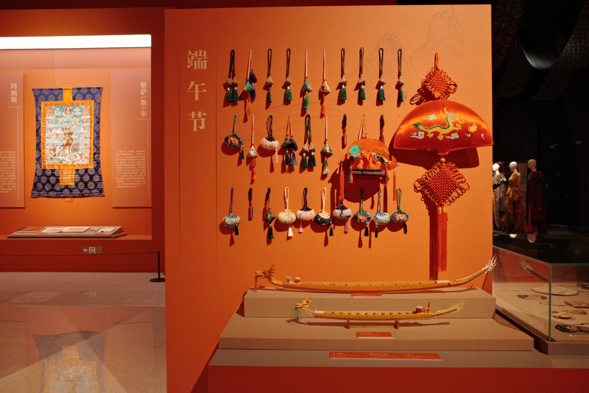 “氣象萬千——中國非遺保護實踐主題展”展示了端午節主題的非遺。人民網記者劉微攝